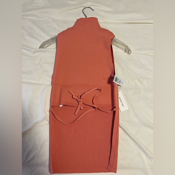 Brand new with tag Aritzia top - Picture 2 of 5